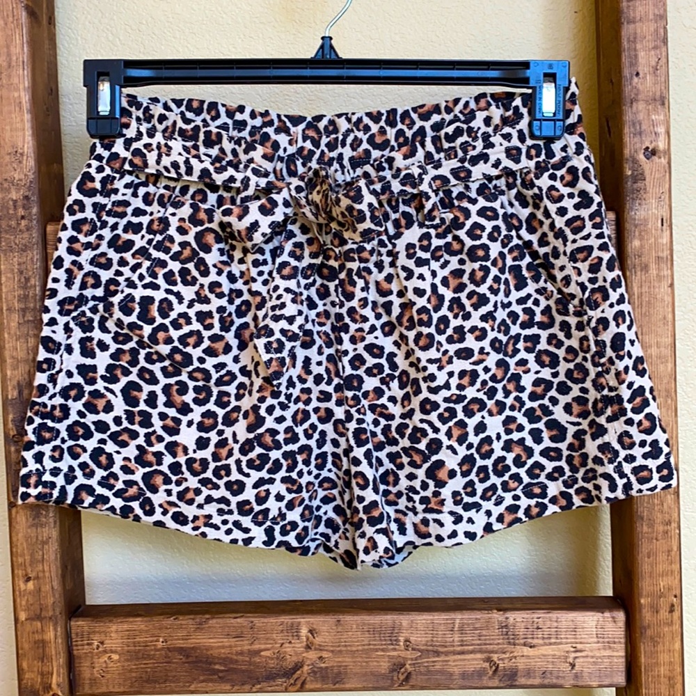 High-waist leopard print women’s shorts small EUC
